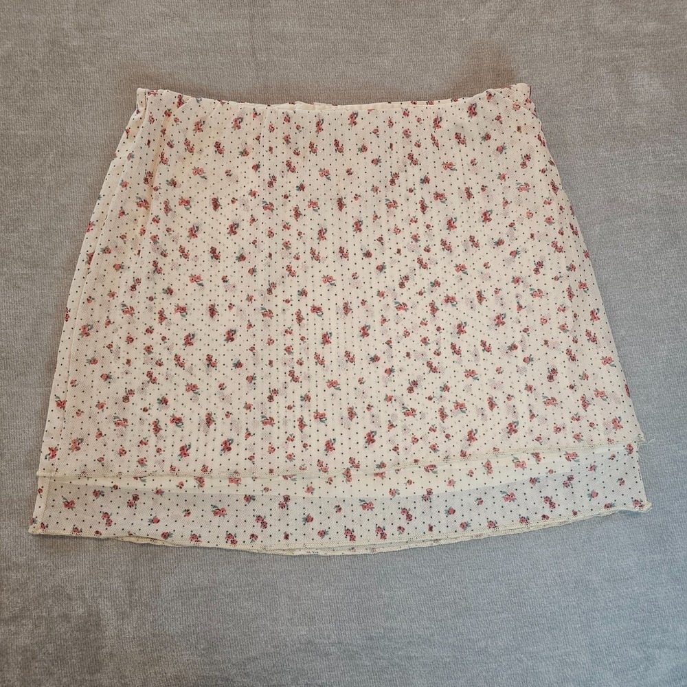 Full Tilt by Tillys Mini Tiered Skirt Cream Red Floral Size Small NWT